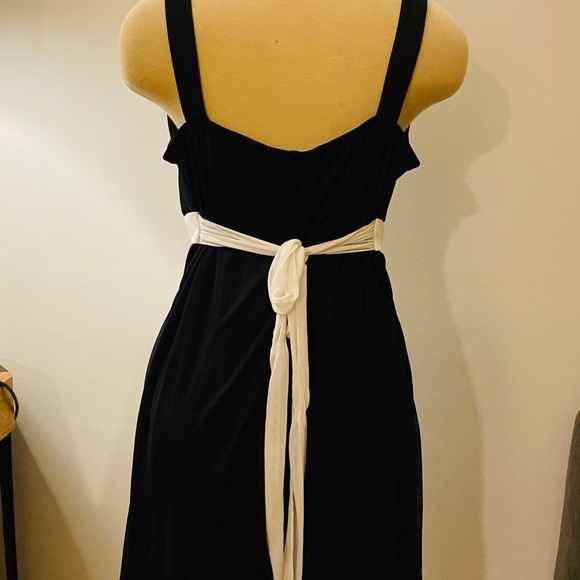 Beautiful flowy Jessica dress EUC - Picture 5 of 8